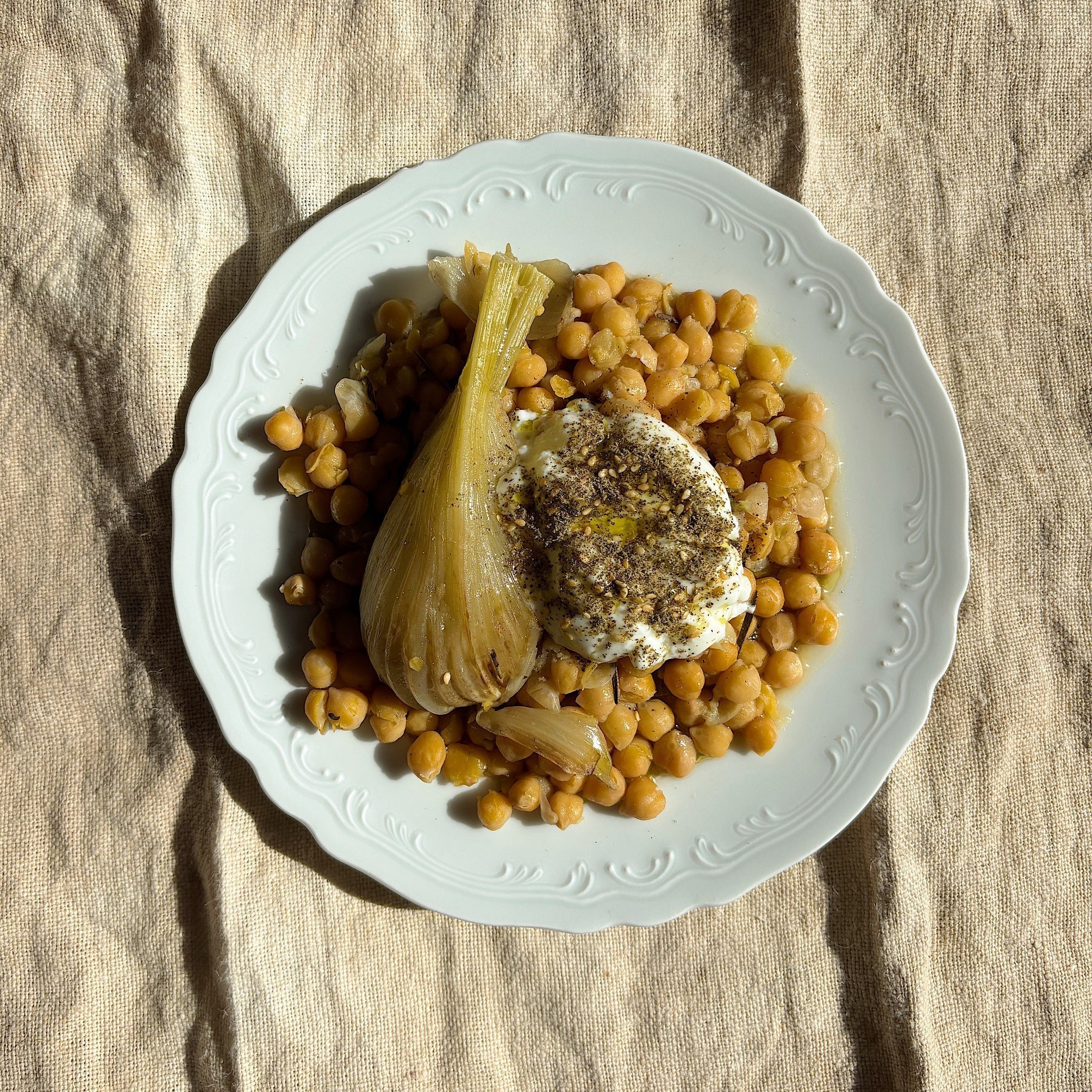 Balila walks into a Greek taverna